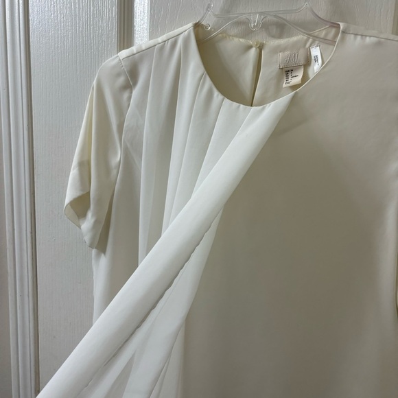 H&M Sheer Cream Blouse Short Sleeves Pleated Front Women's 4 - Picture 7 of 16
